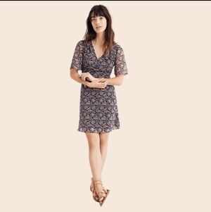 Madewell Navy Orchard Flutter-Sleeve Dress in Fan Floral Mix Size 2